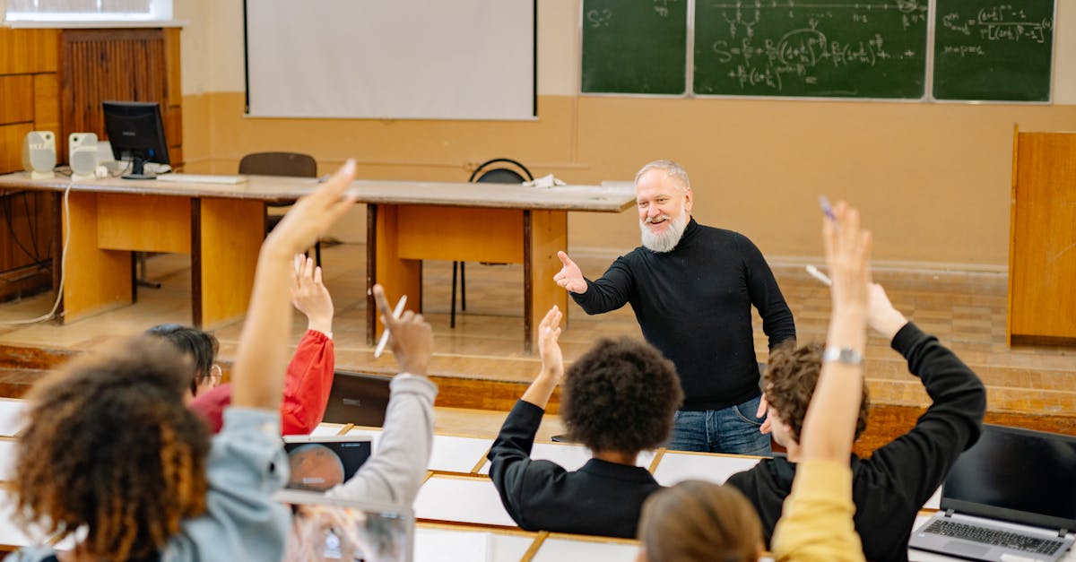 découvrez le quotidien des étudiants, entre études, loisirs, vie sociale et conseils pratiques pour rythmer votre vie sur le campus. plongez dans l'univers captivant de la vie étudiante !