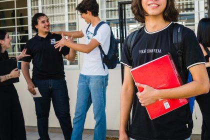 découvrez le quotidien des étudiants : défis, joies et moments mémorables de la vie scolaire. explorez des conseils pratiques, des événements universitaires et des expériences enrichissantes qui font de la vie étudiante une aventure unique.