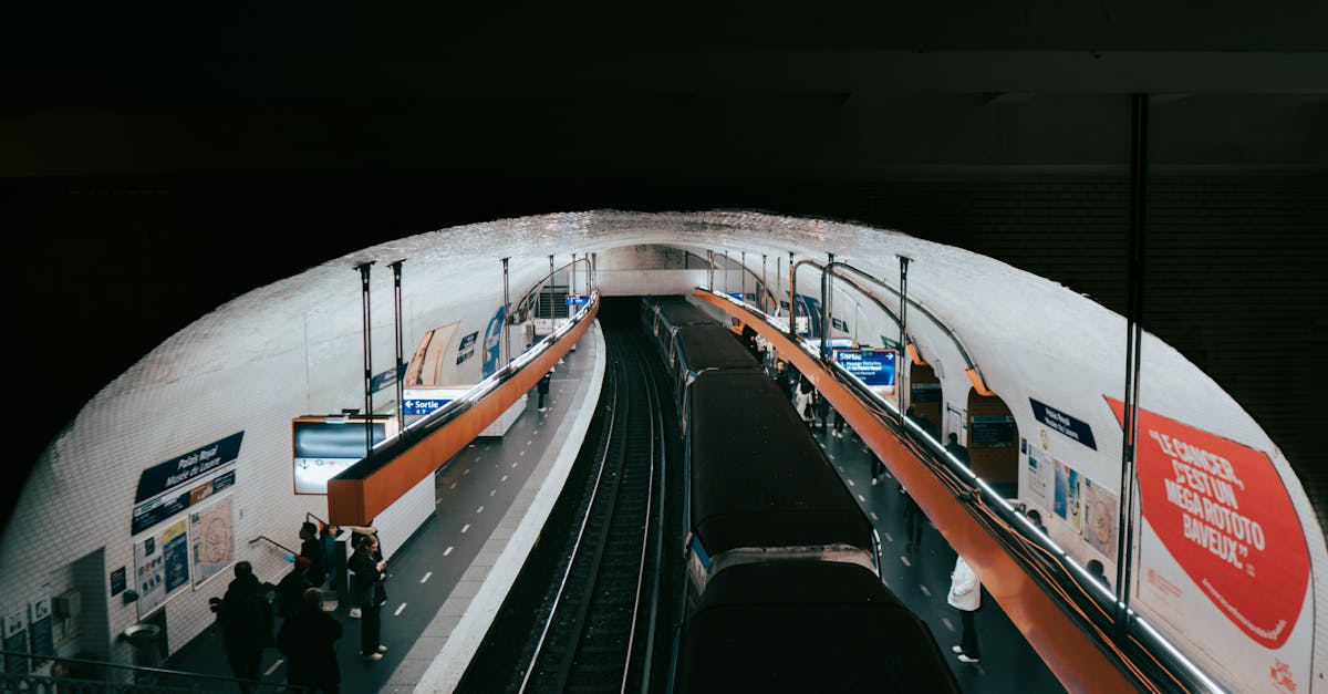 découvrez les meilleures gares ferroviaires, leur architecture, leurs services et leur importance dans le réseau de transport. explorez les commodités, les connexions et les attractions à proximité pour rendre votre voyage inoubliable.
