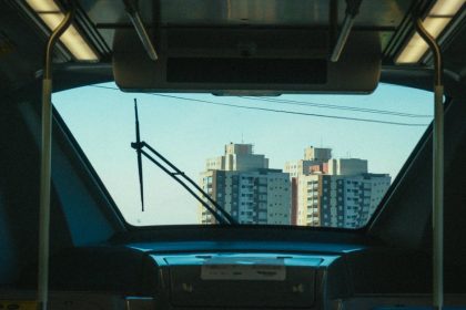 découvrez l'univers fascinant des gares ferroviaires : un lieu de rencontre, de découverte et de transit où l'histoire et la modernité se rencontrent. explorez les services, les destinations et les expériences offertes dans les stations de train à travers la france.