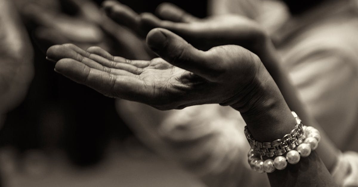 découvrez l'art de la célébration spirituelle avec 'worship', une exploration profonde des pratiques de culte, de la musique sacrée et de l'importance de la connexion personnelle avec le divin. plongez dans un univers où la foi et la communauté se rencontrent.